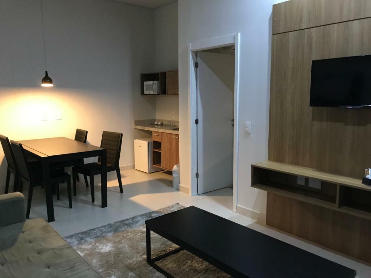 Tugurio Serrano Petropolis  Luaran gambar